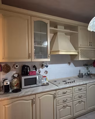 Cucina con tavolo allungabile e 4 sedie