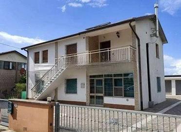 Immobile in asta di 100 m² con 3 locali a Jolanda 