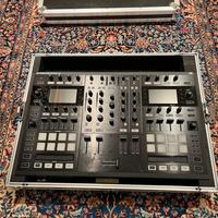 Console Traktor S8 + Flight Case