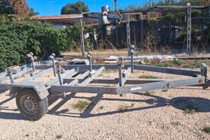 Carrello porta imbarcazione