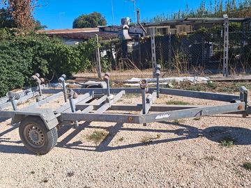 Carrello porta imbarcazione