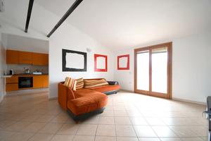 Secondo ed ultimo piano con posto auto