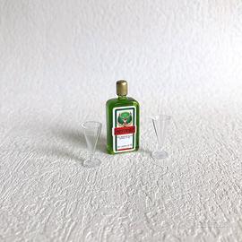 Miniatura casa bambole bottiglia Jagermeister e bi