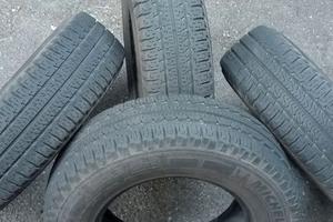 4 pneumatici MICHELIN 215/70/15