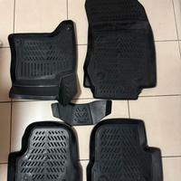 Set di 4 tappetini in gomma per Peugeot 208