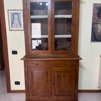 Mobile in legno con vetrina
