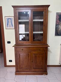 Mobile in legno con vetrina