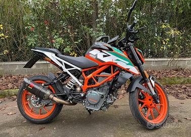 KTM DUKE 390 AKRAPOVIC 