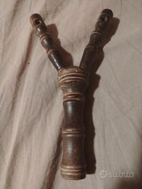 fionda artigianale in legno + toppa in cuoio