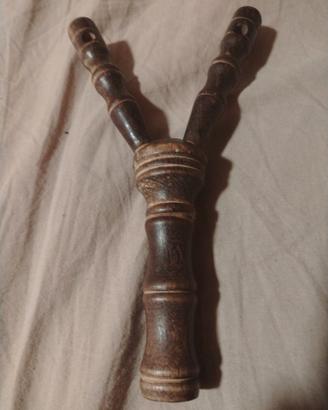fionda artigianale in legno + toppa in cuoio