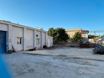 Capannone su terreno edificabile