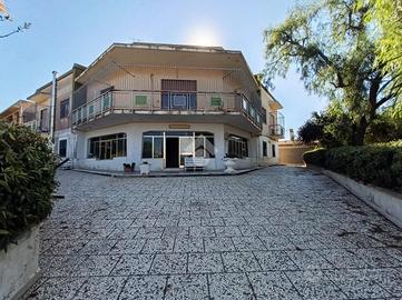 4 LOCALI A MAZARA DEL VALLO