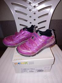 Sneackers fuxia n.31 della marca Geox