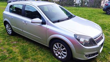 Opel Astra grigio metallizzato 2004