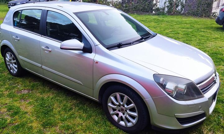 Opel Astra grigio metallizzato 2004