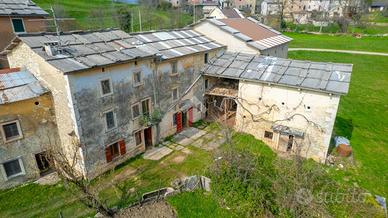 RUSTICO A BOSCO CHIESANUOVA
