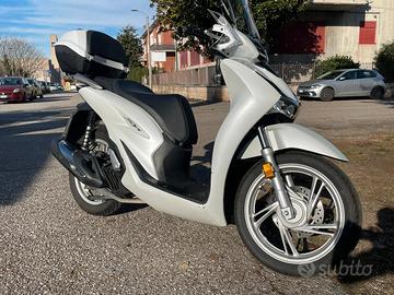 Honda SH 125 - 2023 + 2 caschi Tucano in omaggio