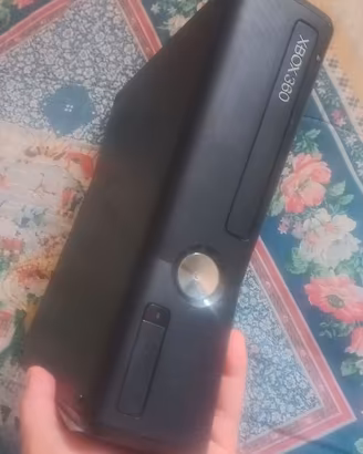 Xbox 360 piu cavo e 15 giochi