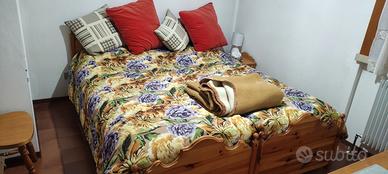 2 letti singoli in legno