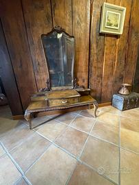 Tavolino con specchio in legno