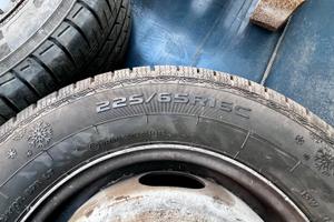 Gomme e cerchi pneumatici 225/65 R16C – 225 65 16C