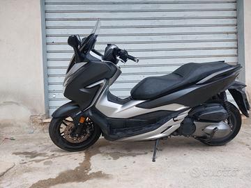 HONDA FORZA cc 300 solo KM 1800