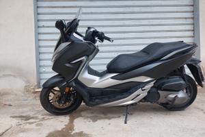 HONDA FORZA cc 300 solo KM 1800