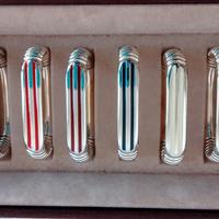 Ferma tovaglioli in metallo colorato 