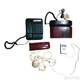 Telefoni vintage e cicalino per ipoudenti