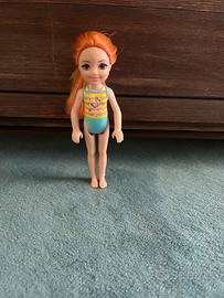 Bambola sorellina di Barbie con costume – capelli