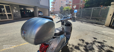 Vespa gts 300 anno 2022 km 9800 superaccessoriata
