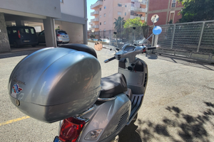 Vespa gts 300 anno 2022 km 9800 superaccessoriata