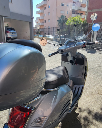 Vespa gts 300 anno 2022 km 9800 superaccessoriata