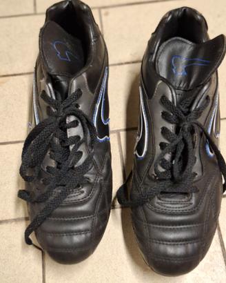 NR° 2 scarpe da calcio Puma e Kronos