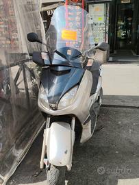 scooter Yamaha x-max 250
