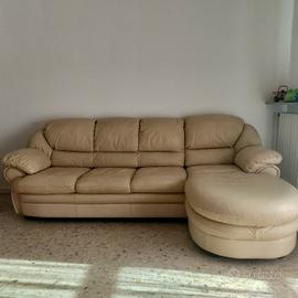 divano in pelle con penisola 