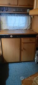 Mobile cucinotto e frigo per roulotte