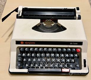 Macchina da scrivere Olympiette con custodia
