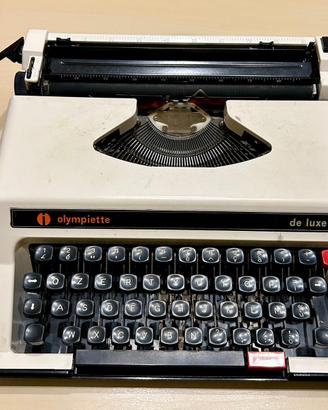 Macchina da scrivere Olympiette con custodia