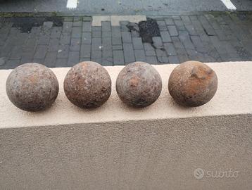 Antiche palle di cannone