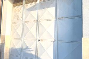 Garage ampio zona villa