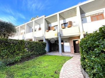 VILLA A SCHIERA A DESENZANO DEL GARDA