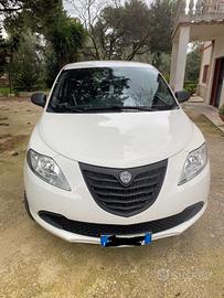 Lancia Ypsilon elefantino metano