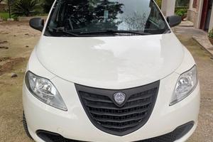 Lancia Ypsilon elefantino metano