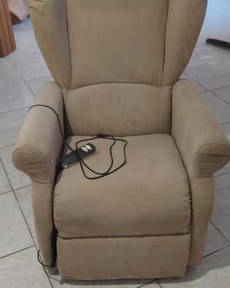 poltrona elettrica con movimento gambe e schienale