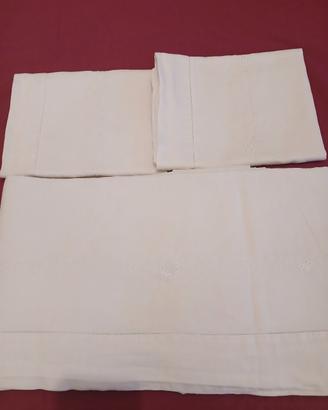 Lenzuolo di lino ricamato a mano 
