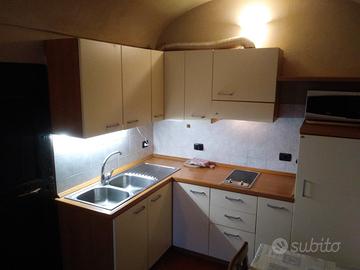 Piccolo bilocale arredato