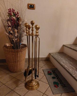 Attrezzi da camino in ottone