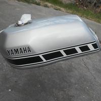 Serbatoio e fiancatina yamaha rd 400
