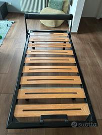 Letto singolo con poggiatesta